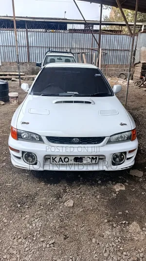 Subaru Legacy 2004 Nyeupe