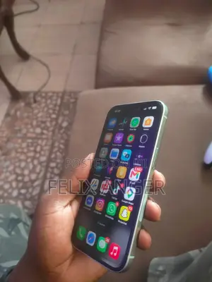 Apple iPhone 15 256GB Kijani - Kidogo Chini Kwenye Skrini