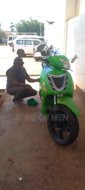 Pikipiki Scooter 2018 300cc Kijani