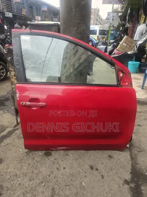 Mlango wa Mbele wa Toyota IST - Upande wa Kulia (Uliotumika)