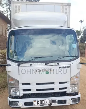 Isuzu NMR Fiber Body 2021