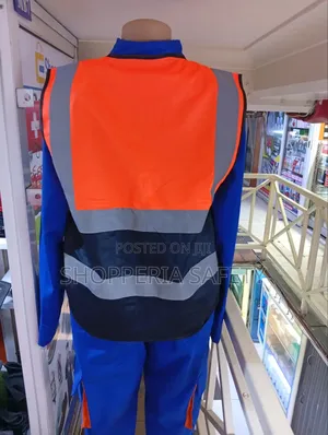 Vazi la Reflector Likiwa na Mifuko