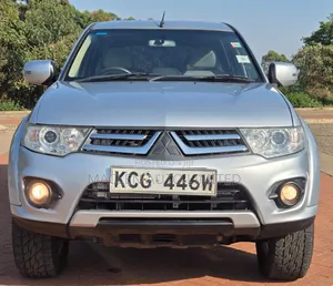 Mitsubishi Pajero Sport 2013 Nyeupe