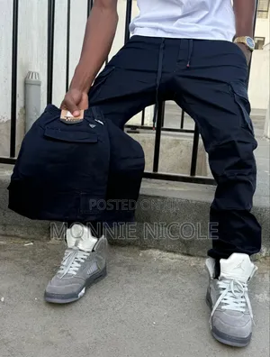 Black Cargo Pants za Wanaume