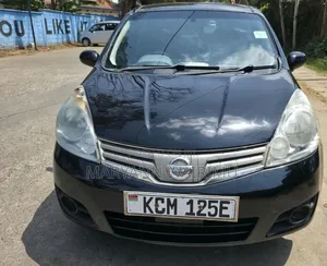 Nissan Note 2010 Nyeusi