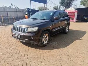 Jeep Cherokee 2013 Nyeusi