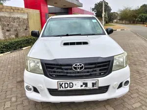 Toyota Hilux SR5 2014 Nyeupe