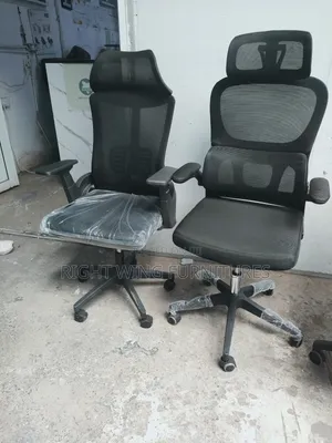 Kiti cha Ofisi Nyeusi cha Kushika Mkono Kinachokunjwa