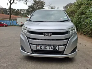 Toyota Noah 2.0 FWD (Viti 8) 2018 Silver