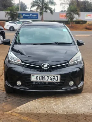 Toyota Vitz 1.3 AWD 2016 Nyeusi