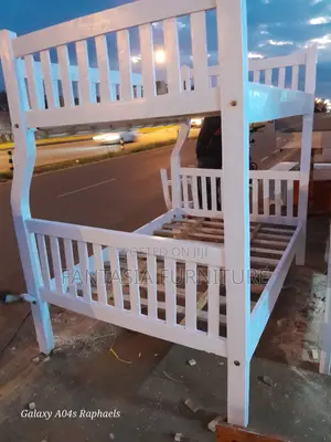Kitanda cha Bunk cha Mbao Nyeupe - 3.5x6 Juu, 4x6 Chini