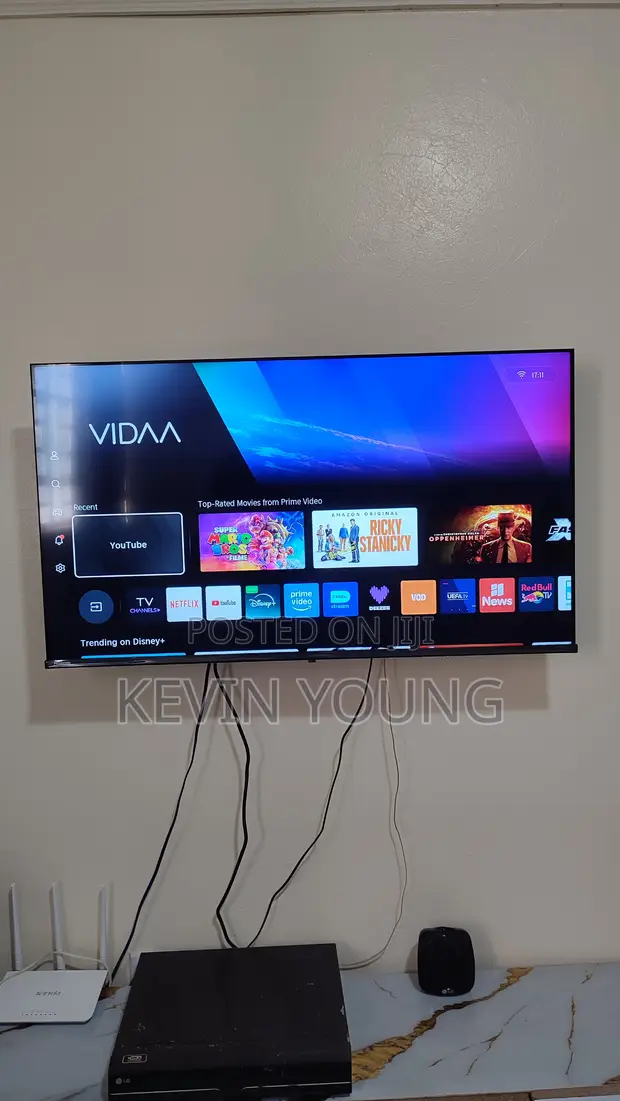 Hisense 40" Smart TV A4 Series - 1