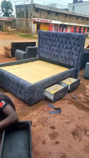 Kitanda cha Chester 5x6 Grey chenye Vito na Droo za Hifadhi