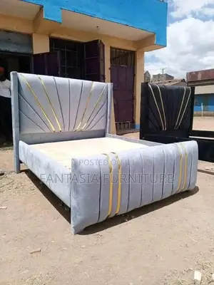 Kitanda cha Chester cha Sunburst cha Kijivu cha 5x6 chenye Vitu vya Dhahabu