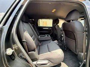 Toyota Land Cruiser LC300 2022 Nyeusi