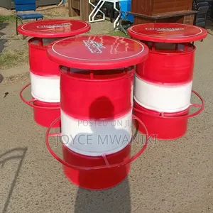 Meza ya Drum ya Baa Iliyopakwa Rangi Nyekundu na Nyeupe na Juu ya Marumaru