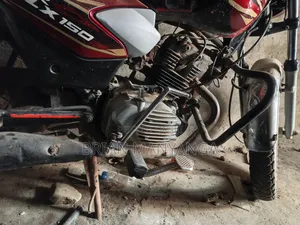 TVS HLX Plus ES 2018 Nyekundu