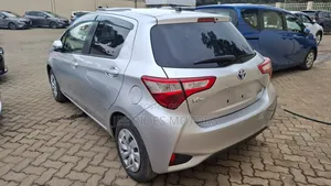 Toyota Vitz 1.5 FWD Hybrid 2019 Silver