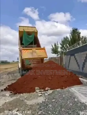 Udongo Mwekundu Unauzwa - Malori 18 Tani