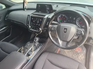 Toyota Crown Hybrid S 2018 Nyeupe