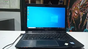 Laptop Fujitsu Lifebook U727 - Intel Core i3, 4GB RAM, 128GB SSD