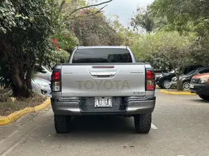 Toyota Hilux Revo Double Cab Diesel 2.4 RWD 2019 Silver
