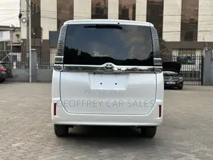 Toyota Voxy V 2WD 7-Seater 2019 Nyeupe