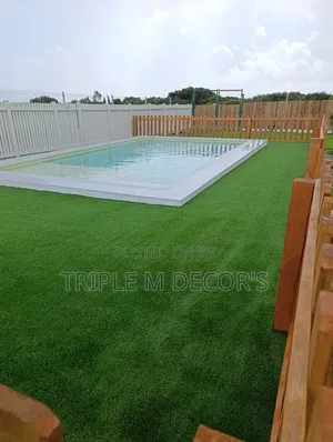 Carpet ya Nyasi Bandia Isiyoteleza kwa Deki za Swimming Pool