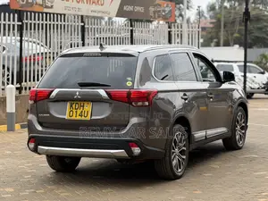Mitsubishi Outlander 2015 Kijivu