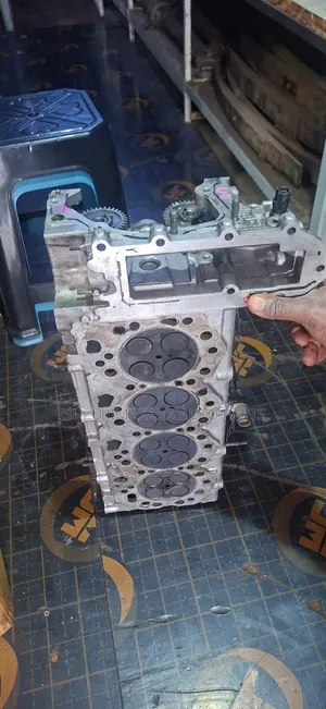 Isuzu D-MAX 4JK1 Cylinder Head (Black Top Cover)