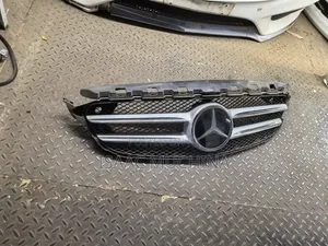 Grille ya Mbele ya Mercedes-Benz W205 (2016-2018)