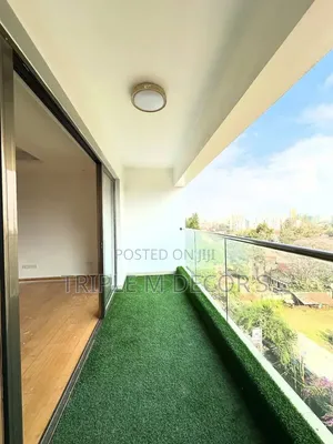Artificial Grass Carpet kwa Ajili ya Kuboresha Balcony