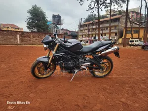 Triumph Street Triple R 2011