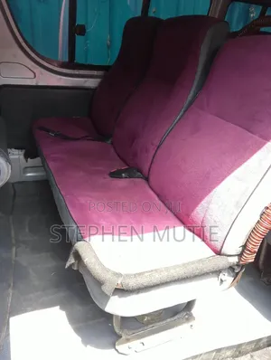 Toyota HiAce 2012 Nyeusi