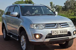 Mitsubishi Pajero Sport 2013 Nyeupe