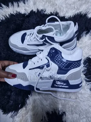 Viatu vya Wanaume vya Sneakers Nyeupe - Vipya Kabisa