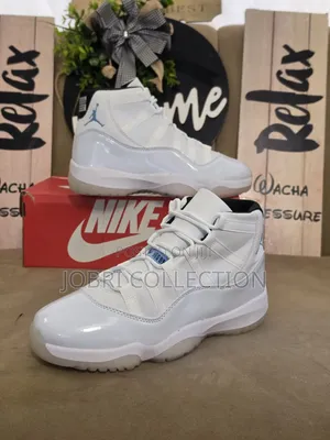 Viatu Vyeupe vya Air Jordan 11