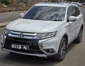 Mitsubishi Outlander 2016 Nyeupe