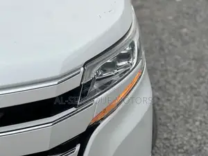 Toyota Noah 2019 Nyeupe