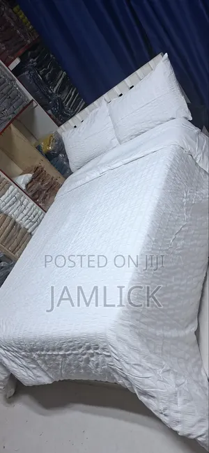 White Luxury Design Duvet Cover Set