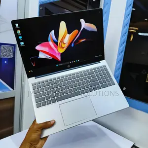 Laptop HP 15: Core i5, 8GB RAM, 512GB SSD, Touchscreen