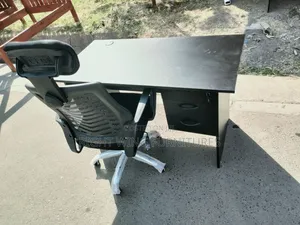 Set ya Meza na Kiti cha Ofisi Nyeusi