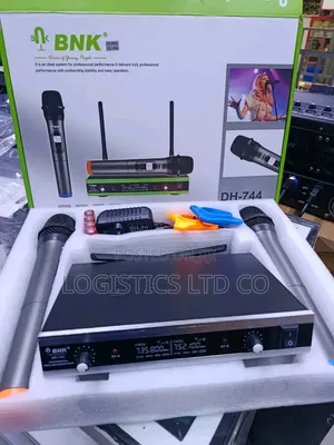 Max DH-744 Dual Channel Wireless Microphone System
