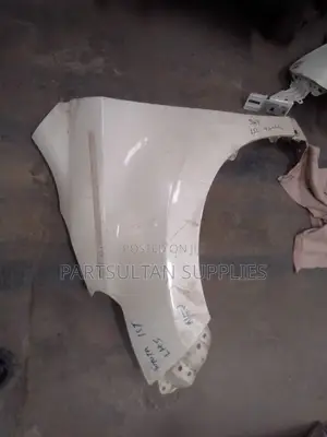 Toyota Ist Fender ya Kushoto 2014
