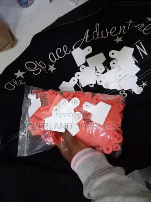 Ear Tags Zinazoonekana Sana (100 PCS)