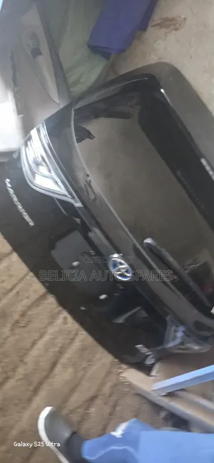 Toyota Harrier 2015 Boot ya Kiotomatiki