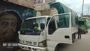 Truk Isuzu NPR 2019 Nyeupe