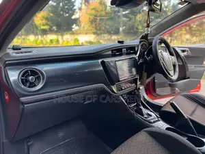 Toyota Auris 2016 Rangi ya Chungwa