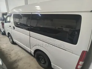 2019 Toyota HiAce High Roof Inayofaa kwa Viti vya Magurudumu