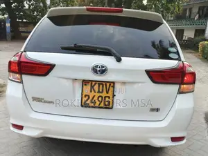 Toyota Corolla Fielder Hybrid 2018